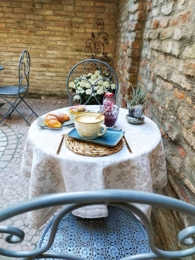 Dimora Deco Bed & Breakfast ลูโก ภายนอก รูปภาพ