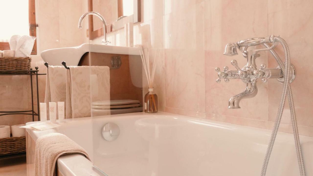 Dimora Deco Bed & Breakfast ลูโก ภายนอก รูปภาพ