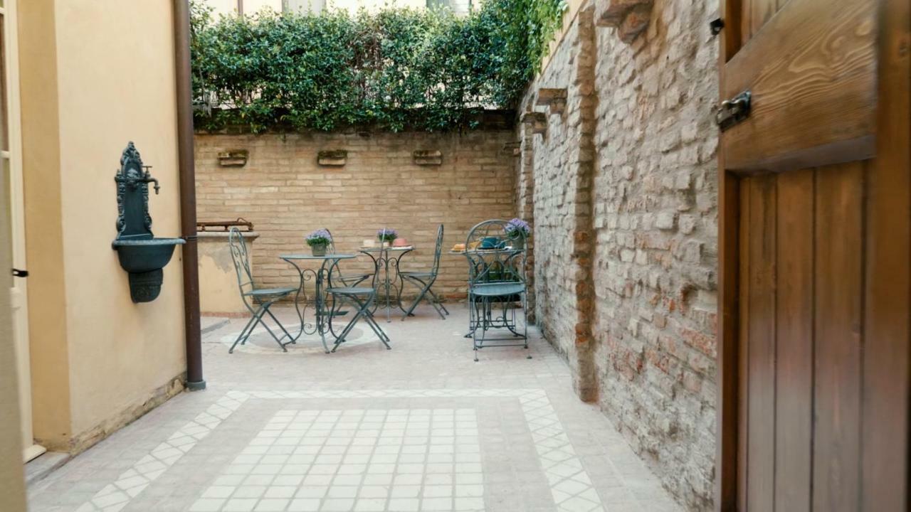 Dimora Deco Bed & Breakfast ลูโก ภายนอก รูปภาพ